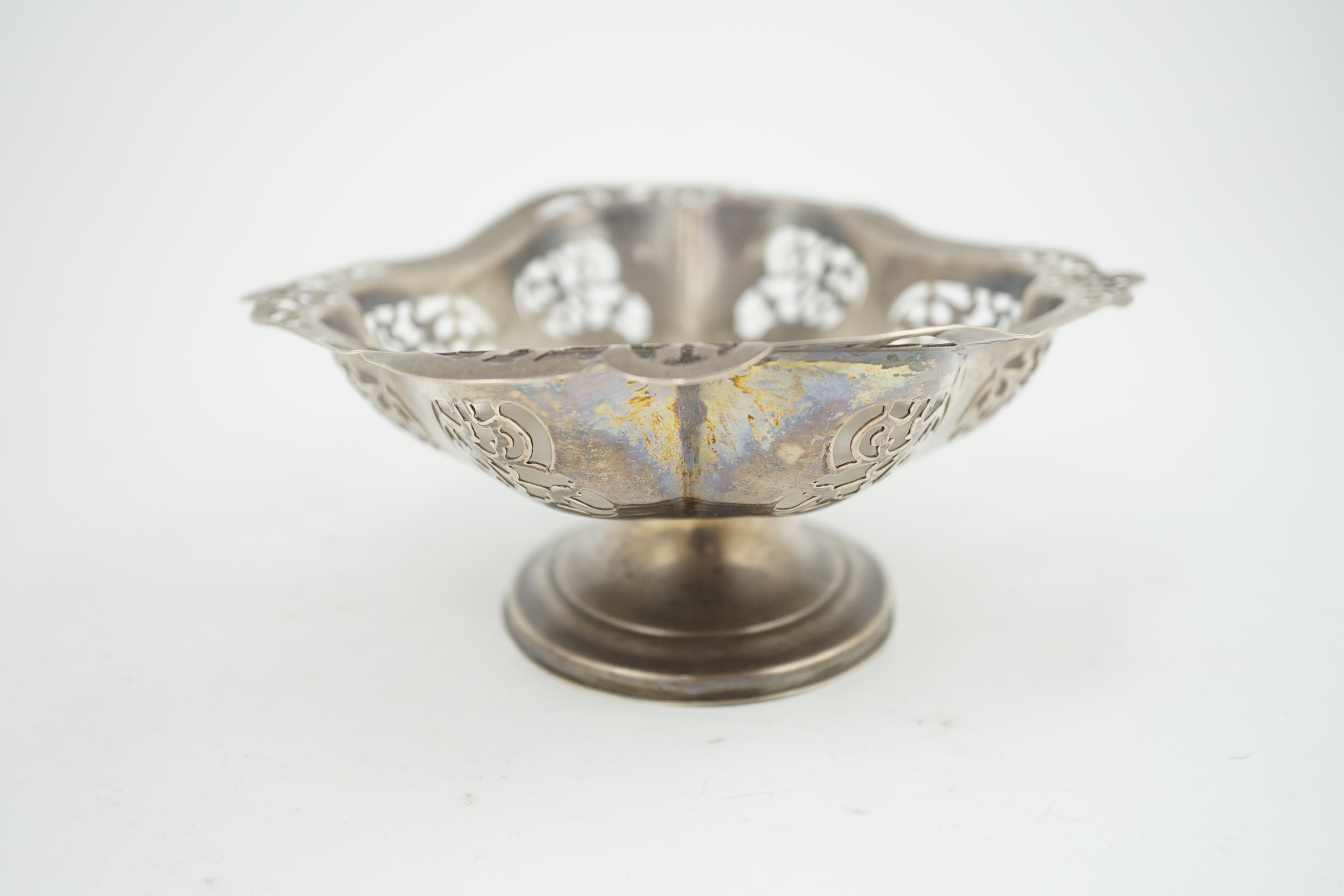 A George V pierced silver oval fruit dish, by Viners Ltd